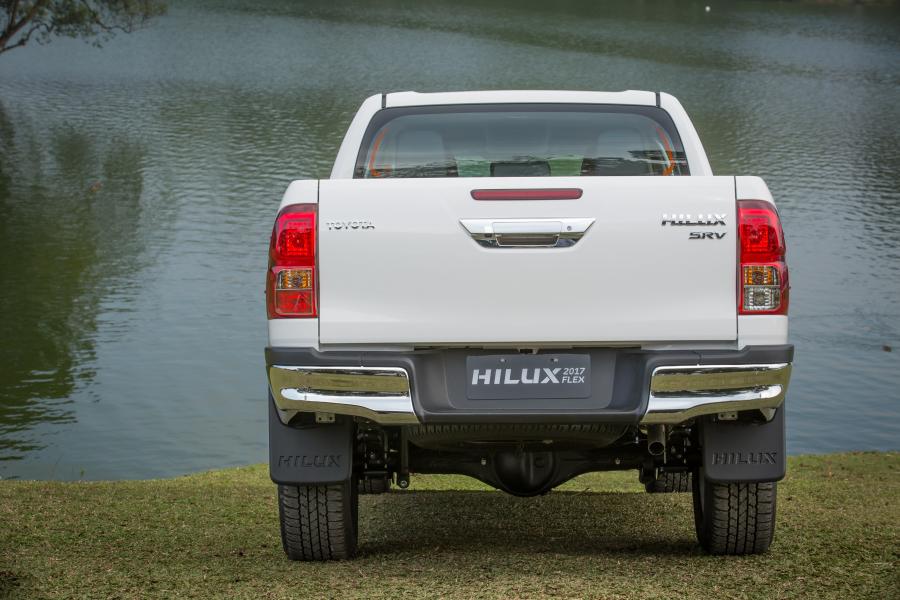  Toyota Hilux SRV Double Cab 2016 года  (LA) (фото 11 из 20)